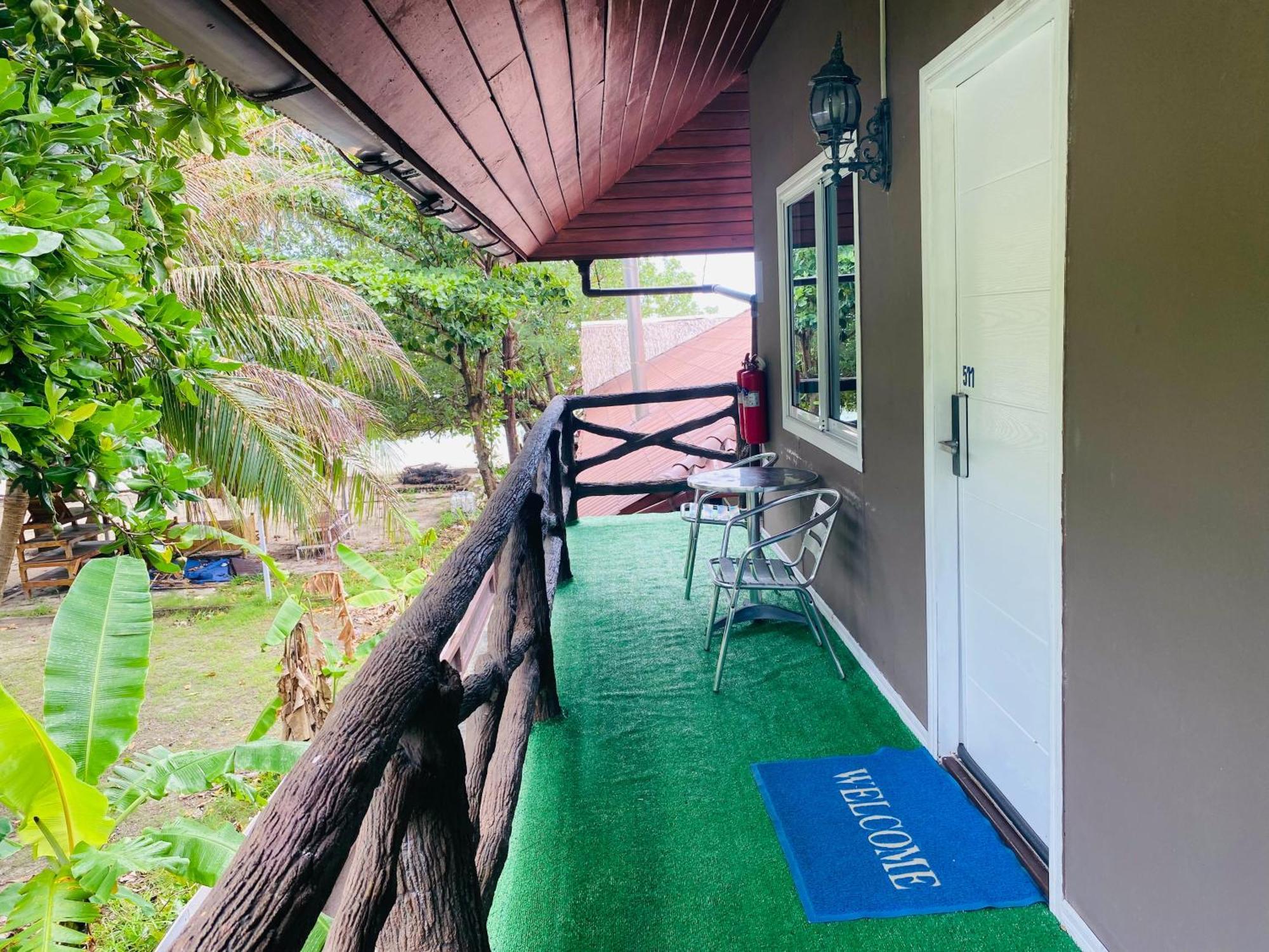 Bella Vista Beach Resort Koh Lipe Eksteriør billede